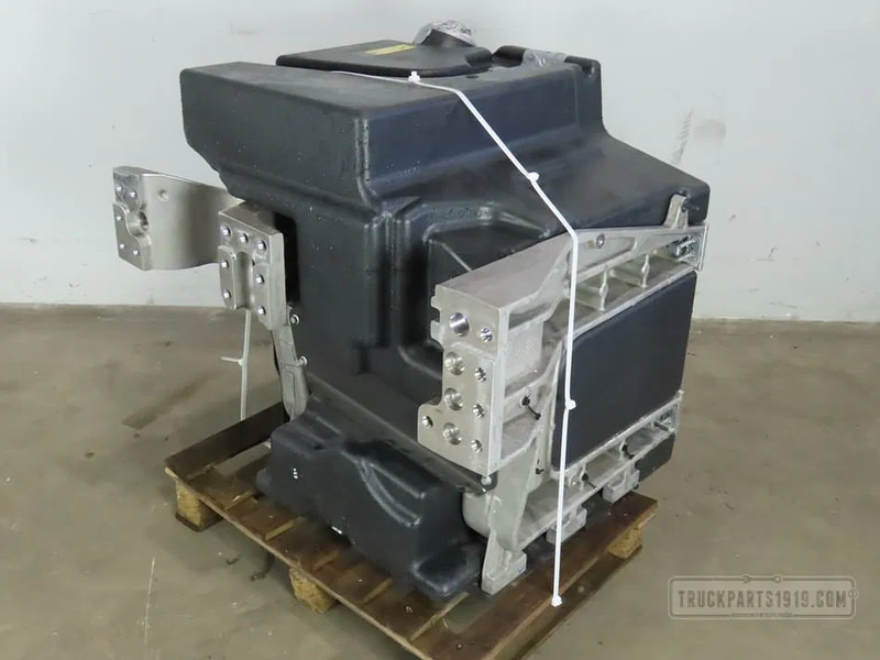 Volvo 22951971 Brandstoftank + steunen 290L - Резервоар за гориво за Камион: снимка 2 Volvo 22951971 Brandstoftank + steunen 290L - Резервоар за гориво за Камион: снимка 2