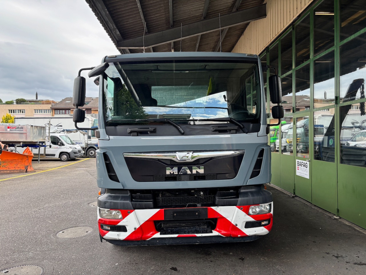 MAN TGM 18.340 - Мултилифт за контейнери камион: снимка 3 MAN TGM 18.340 - Мултилифт за контейнери камион: снимка 3