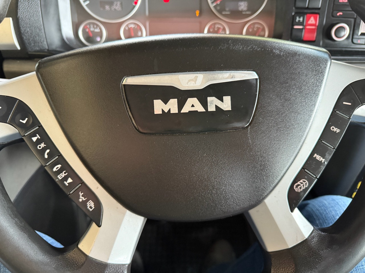 Самосвал камион MAN TGS 35.480 8x4: снимка 8