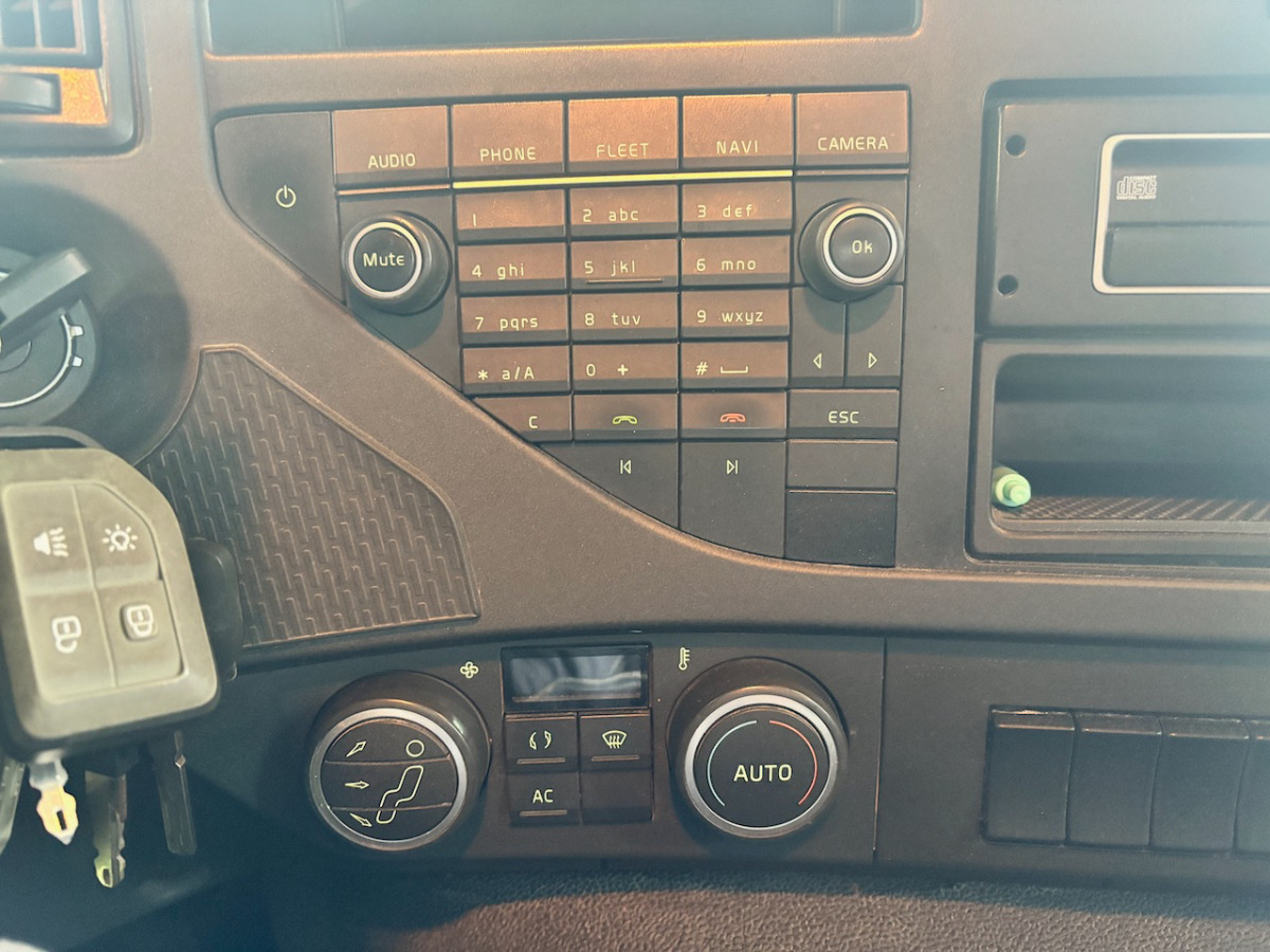 Самосвал камион VOLVO FMX-540 10x4R: снимка 9