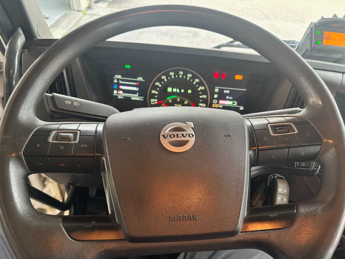Самосвал камион VOLVO FMX-540 10x4R: снимка 6