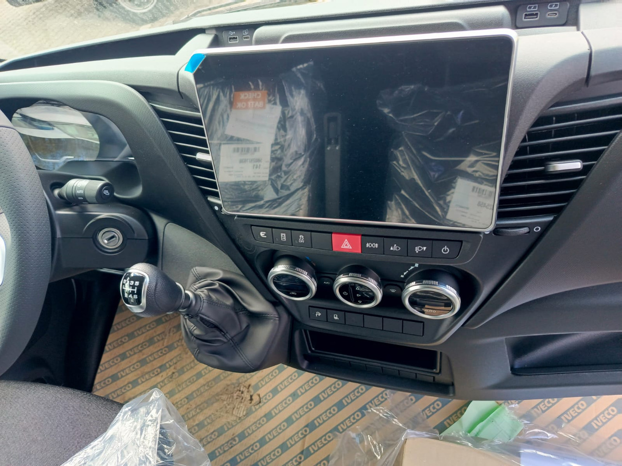 IVECO Daily 35 180 7-Sitzer - Пътнически бус, Бус с двойна кабина: снимка 5 IVECO Daily 35 180 7-Sitzer - Пътнически бус, Бус с двойна кабина: снимка 5