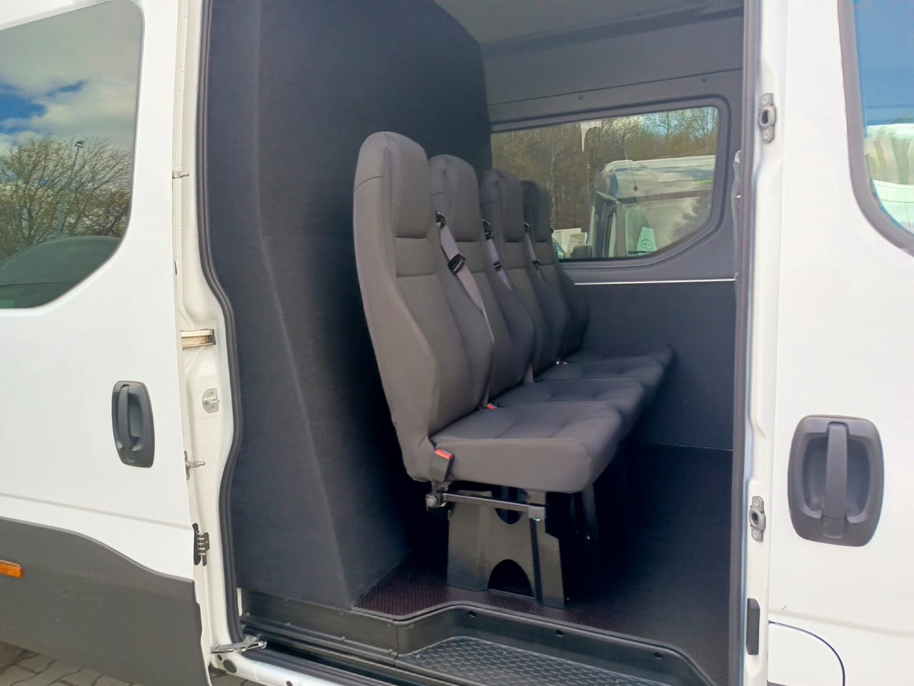 IVECO Daily 35 180 7-Sitzer - Пътнически бус, Бус с двойна кабина: снимка 1 IVECO Daily 35 180 7-Sitzer - Пътнически бус, Бус с двойна кабина: снимка 1