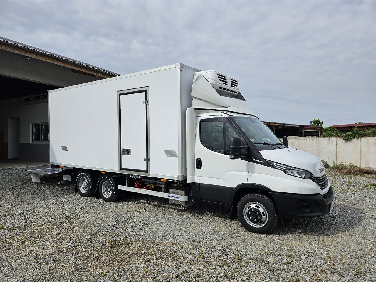 IVECO Daily BE-Truck 35S18H A8 180 PS Kühlkoffer 7.000kg Gesamtgewicht - Рефрижератор камион: снимка 2 IVECO Daily BE-Truck 35S18H A8 180 PS Kühlkoffer 7.000kg Gesamtgewicht - Рефрижератор камион: снимка 2