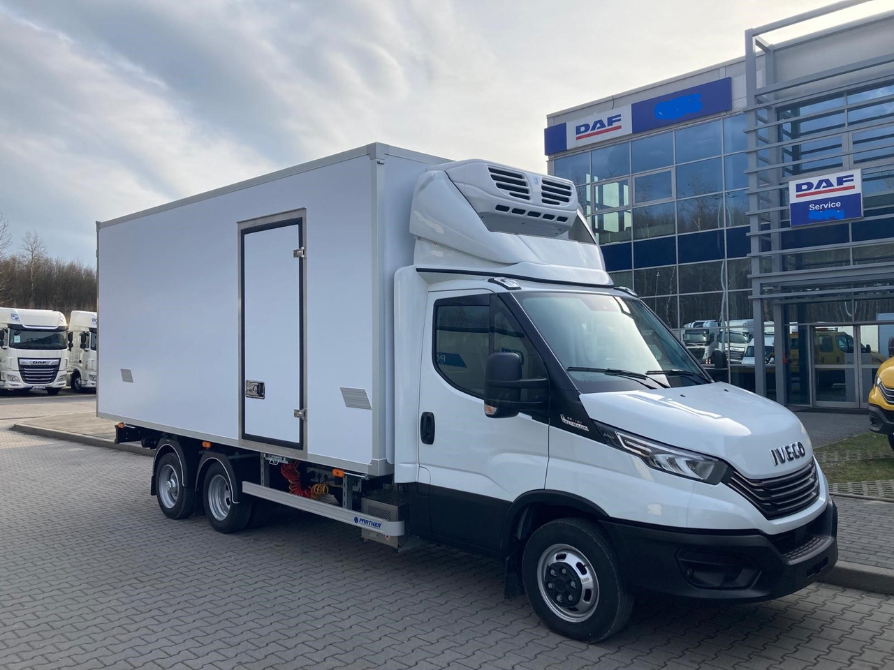 IVECO Daily BE-Truck 35S18H A8 180 PS Kühlkoffer 7.000kg Gesamtgewicht - Рефрижератор камион: снимка 4 IVECO Daily BE-Truck 35S18H A8 180 PS Kühlkoffer 7.000kg Gesamtgewicht - Рефрижератор камион: снимка 4