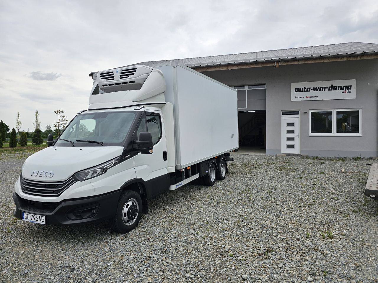 IVECO Daily BE-Truck 35S18H A8 180 PS Kühlkoffer 7.000kg Gesamtgewicht - Рефрижератор камион: снимка 1 IVECO Daily BE-Truck 35S18H A8 180 PS Kühlkoffer 7.000kg Gesamtgewicht - Рефрижератор камион: снимка 1