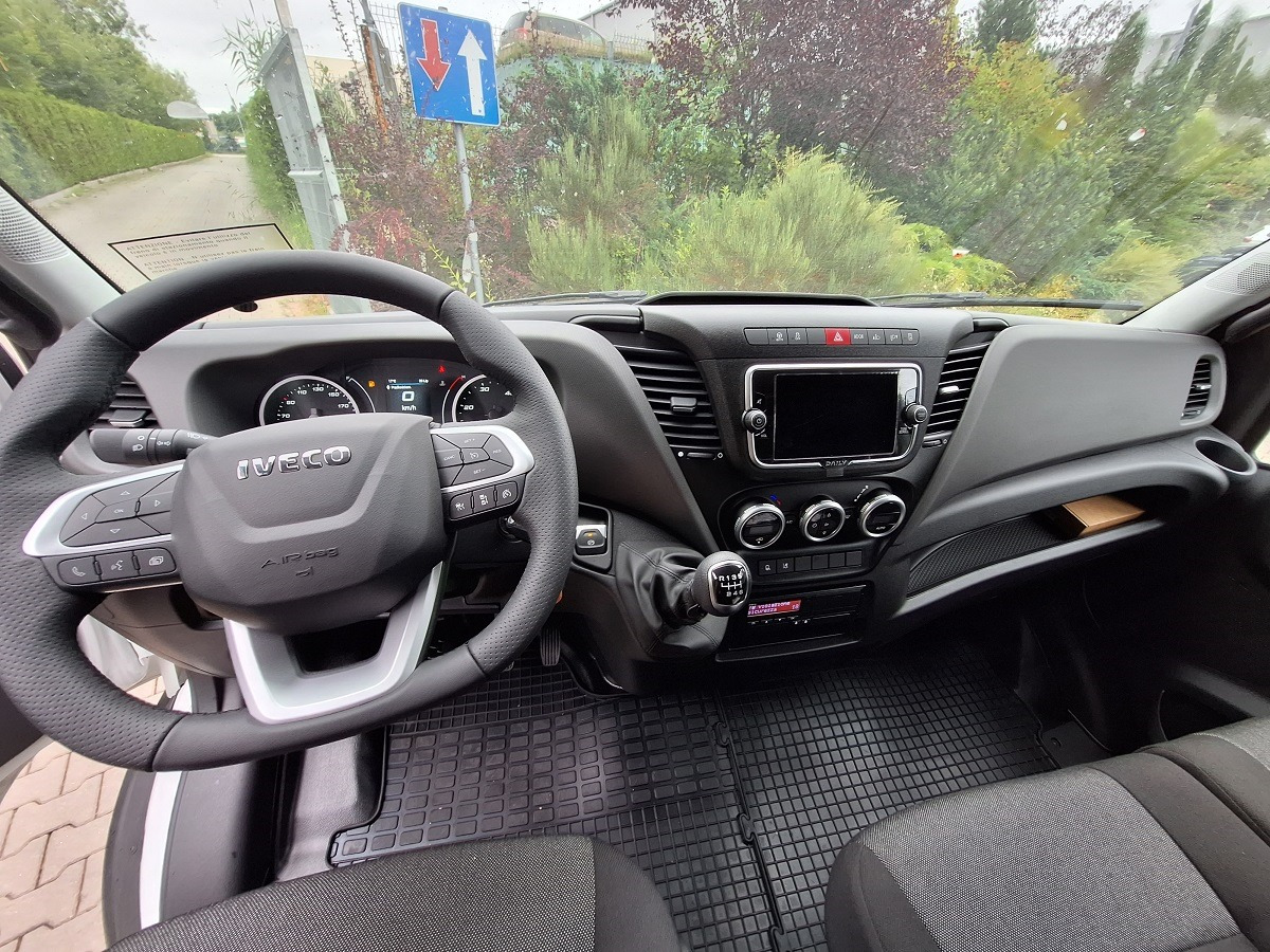 Iveco Daily 70C18A8 Backsleeper BÄR - Брезентов бус: снимка 4 Iveco Daily 70C18A8 Backsleeper BÄR - Брезентов бус: снимка 4