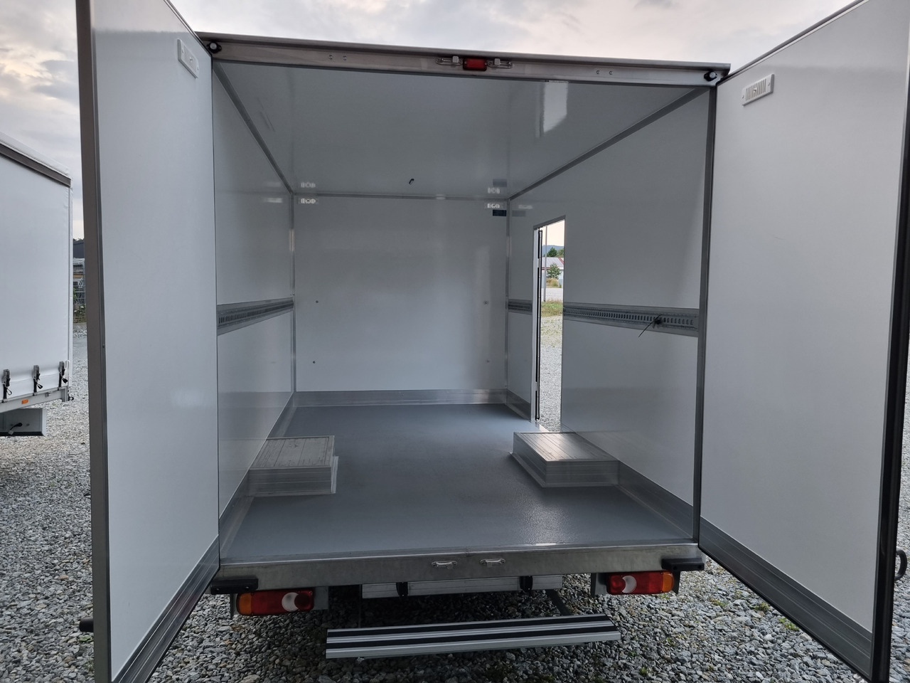 Renault Master 170 Koffer Platform Tiefrahmen - Лекотоварен автомобил фургон: снимка 4 Renault Master 170 Koffer Platform Tiefrahmen - Лекотоварен автомобил фургон: снимка 4