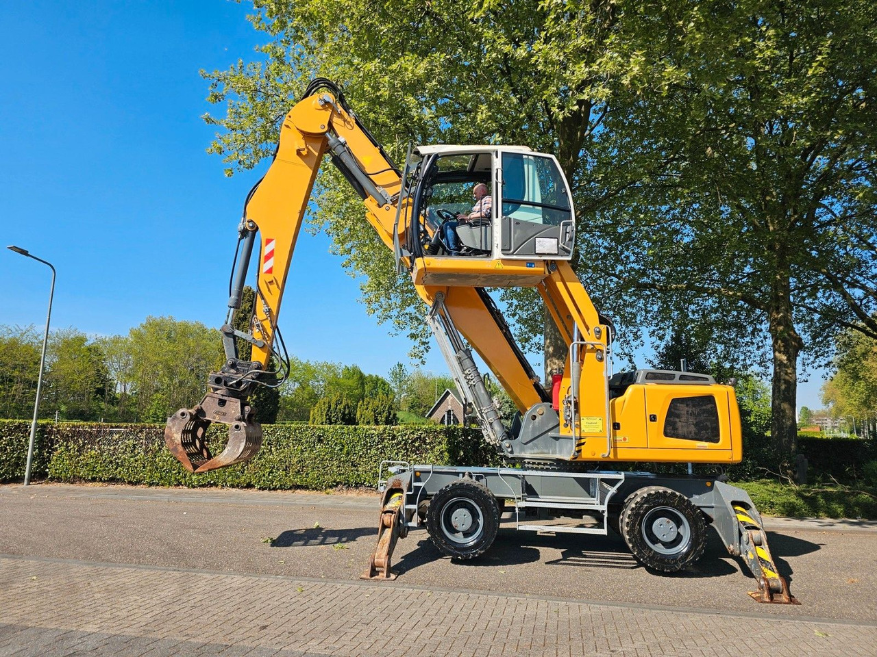 Liebherr LH 24M ( GK10 ) Mit Sortiergreifer - Колесен багер: снимка 2 Liebherr LH 24M ( GK10 ) Mit Sortiergreifer - Колесен багер: снимка 2