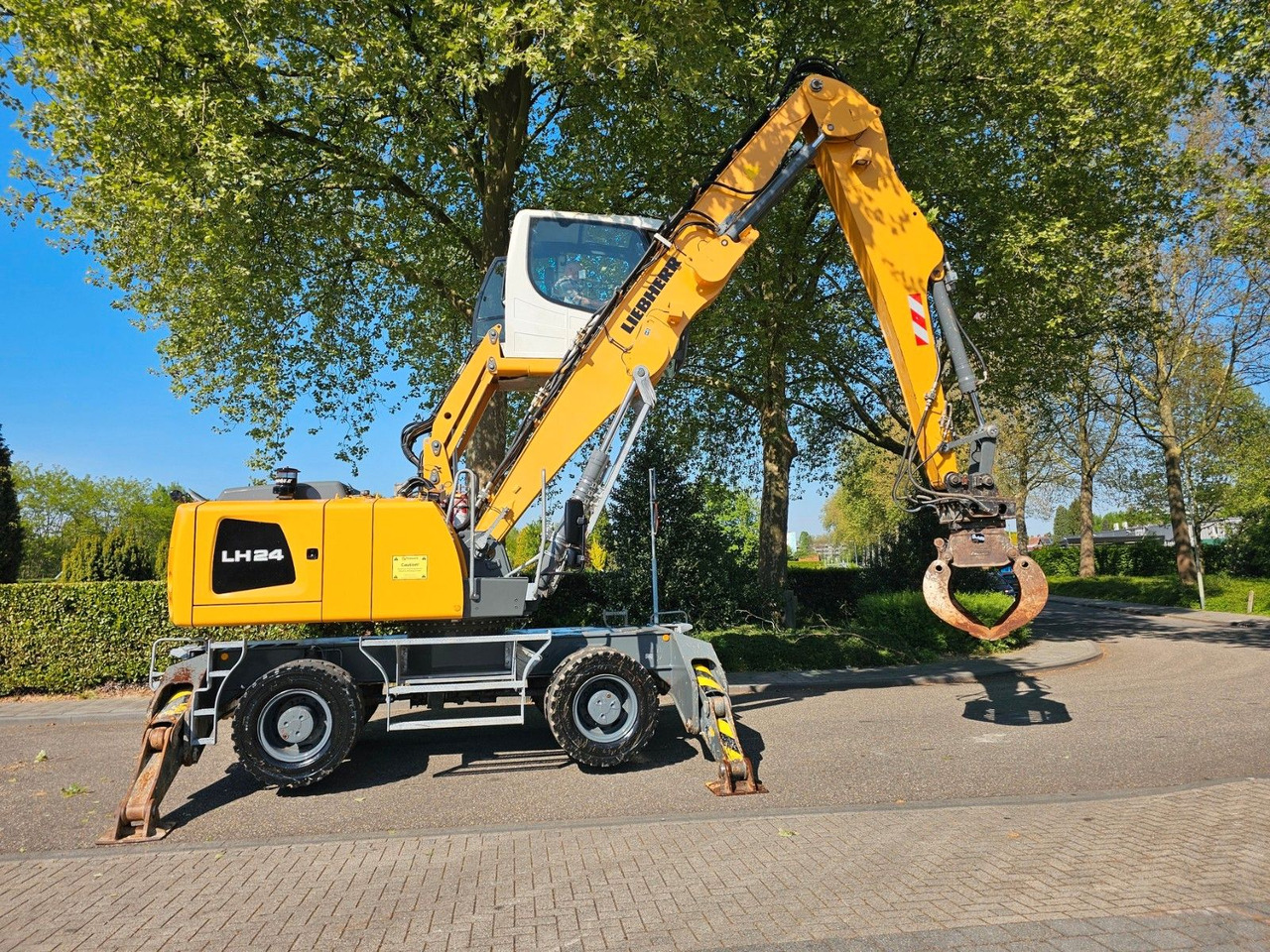 Liebherr LH 24M ( GK10 ) Mit Sortiergreifer - Колесен багер: снимка 4 Liebherr LH 24M ( GK10 ) Mit Sortiergreifer - Колесен багер: снимка 4