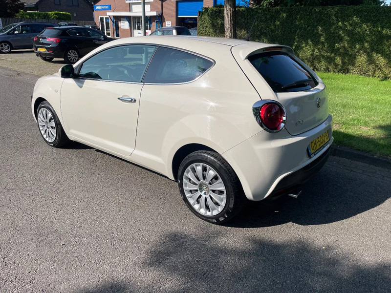 Alfa Romeo MiTo ZEER MOOI in prijs verlaagt - Хечбек: снимка 4 Alfa Romeo MiTo ZEER MOOI in prijs verlaagt - Хечбек: снимка 4