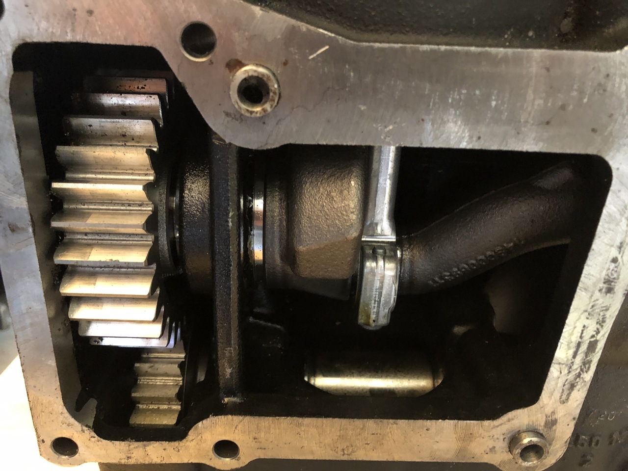 AIR COMPRESSOR MAN TGA 2 CYLINDERS MAN TGA - Компресор за Камион: снимка 3 AIR COMPRESSOR MAN TGA 2 CYLINDERS MAN TGA - Компресор за Камион: снимка 3