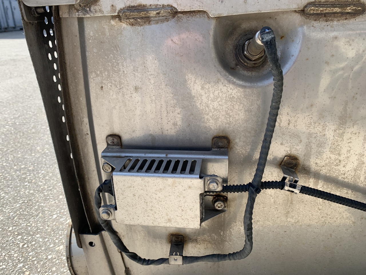 CATALYTIC CONVERTER 230L EURO 5 ACTROS MP3 - Катализатор за Камион: снимка 3 CATALYTIC CONVERTER 230L EURO 5 ACTROS MP3 - Катализатор за Камион: снимка 3