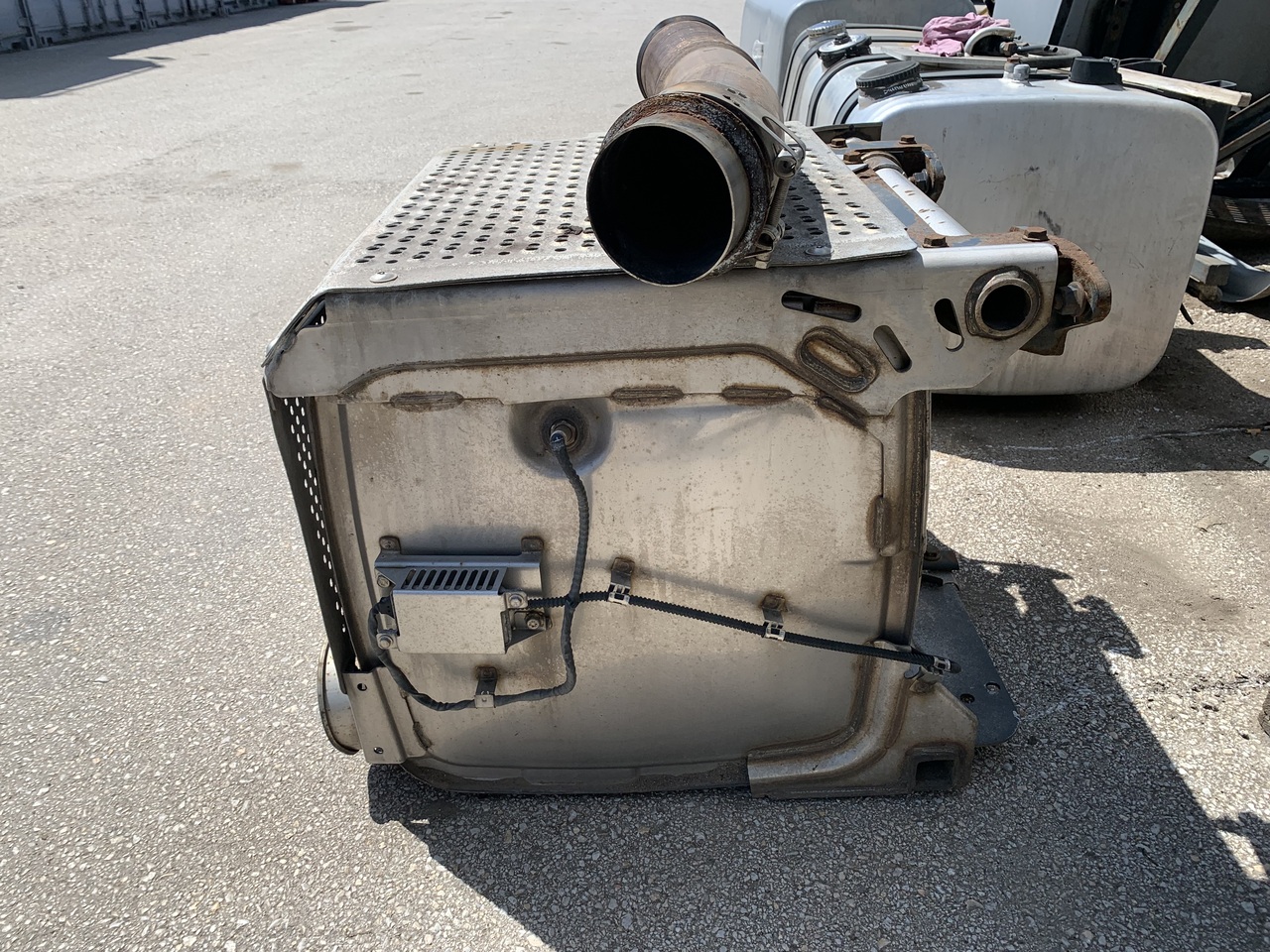 CATALYTIC CONVERTER 230L EURO 5 ACTROS MP3 - Катализатор за Камион: снимка 2 CATALYTIC CONVERTER 230L EURO 5 ACTROS MP3 - Катализатор за Камион: снимка 2