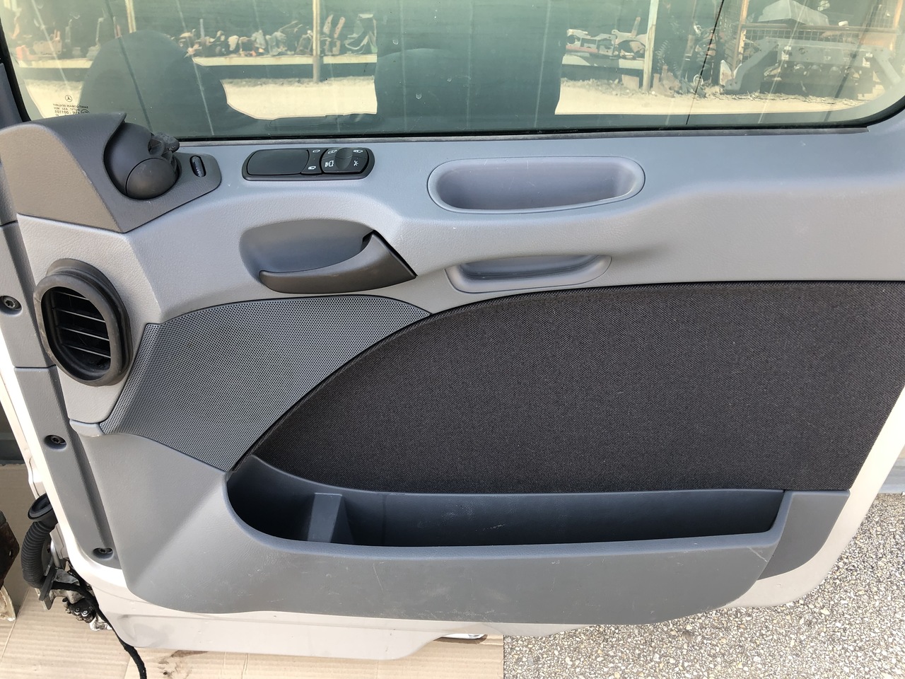DOOR ACTROS MP2-3 LEFT AND RIGHT MEGA SPACE CAB - Врата и части за Камион: снимка 5 DOOR ACTROS MP2-3 LEFT AND RIGHT MEGA SPACE CAB - Врата и части за Камион: снимка 5
