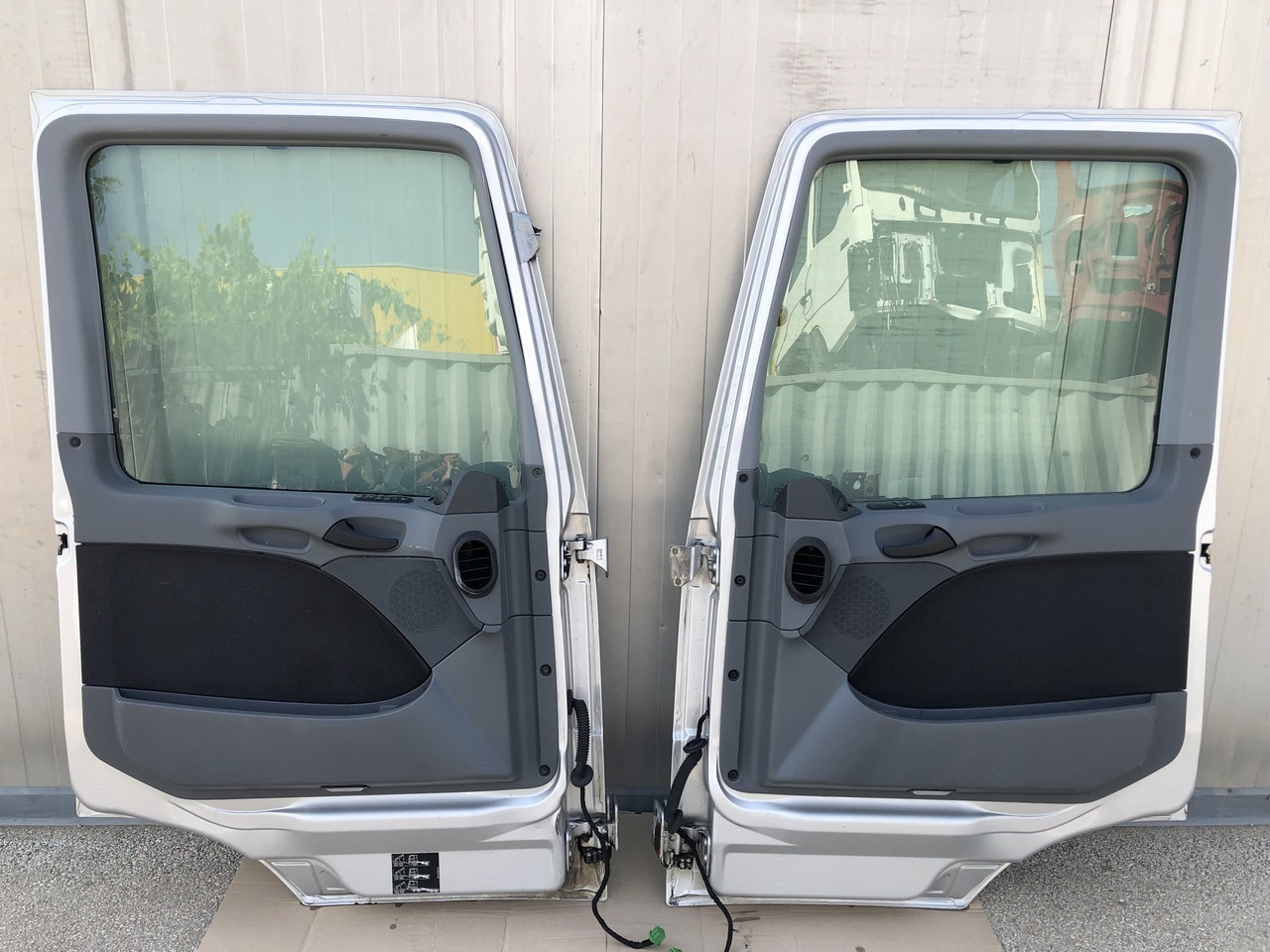 DOOR ACTROS MP2-3 LEFT AND RIGHT MEGA SPACE CAB - Врата и части за Камион: снимка 1 DOOR ACTROS MP2-3 LEFT AND RIGHT MEGA SPACE CAB - Врата и части за Камион: снимка 1
