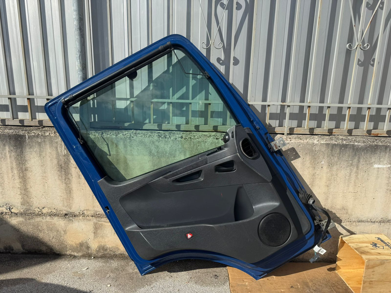 DOOR MERCEDES ATEGO 4 (LEFT AND RIGHT) - Кабина и интериор: снимка 5 DOOR MERCEDES ATEGO 4 (LEFT AND RIGHT) - Кабина и интериор: снимка 5