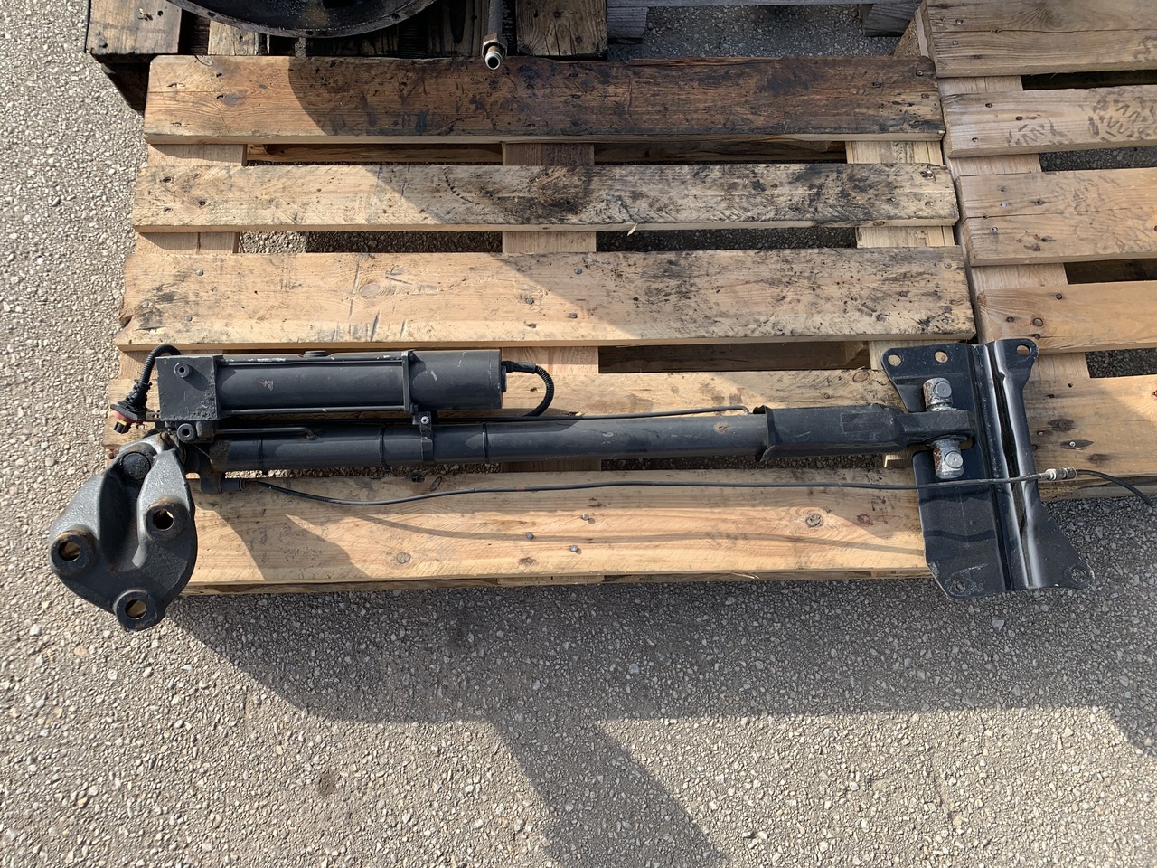 ELECTRIC HYDRAULIC CYLINDER USED FOR CAB TILTING ACTROS MP4 - Хидравлика за Камион: снимка 1 ELECTRIC HYDRAULIC CYLINDER USED FOR CAB TILTING ACTROS MP4 - Хидравлика за Камион: снимка 1