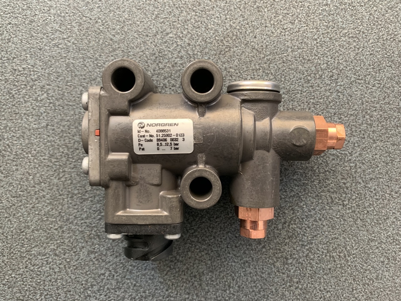 EXHAUST GAS RECIRCULATION CONTROL VALVE MAN TGA - Спирачен клапан за Камион: снимка 1 EXHAUST GAS RECIRCULATION CONTROL VALVE MAN TGA - Спирачен клапан за Камион: снимка 1