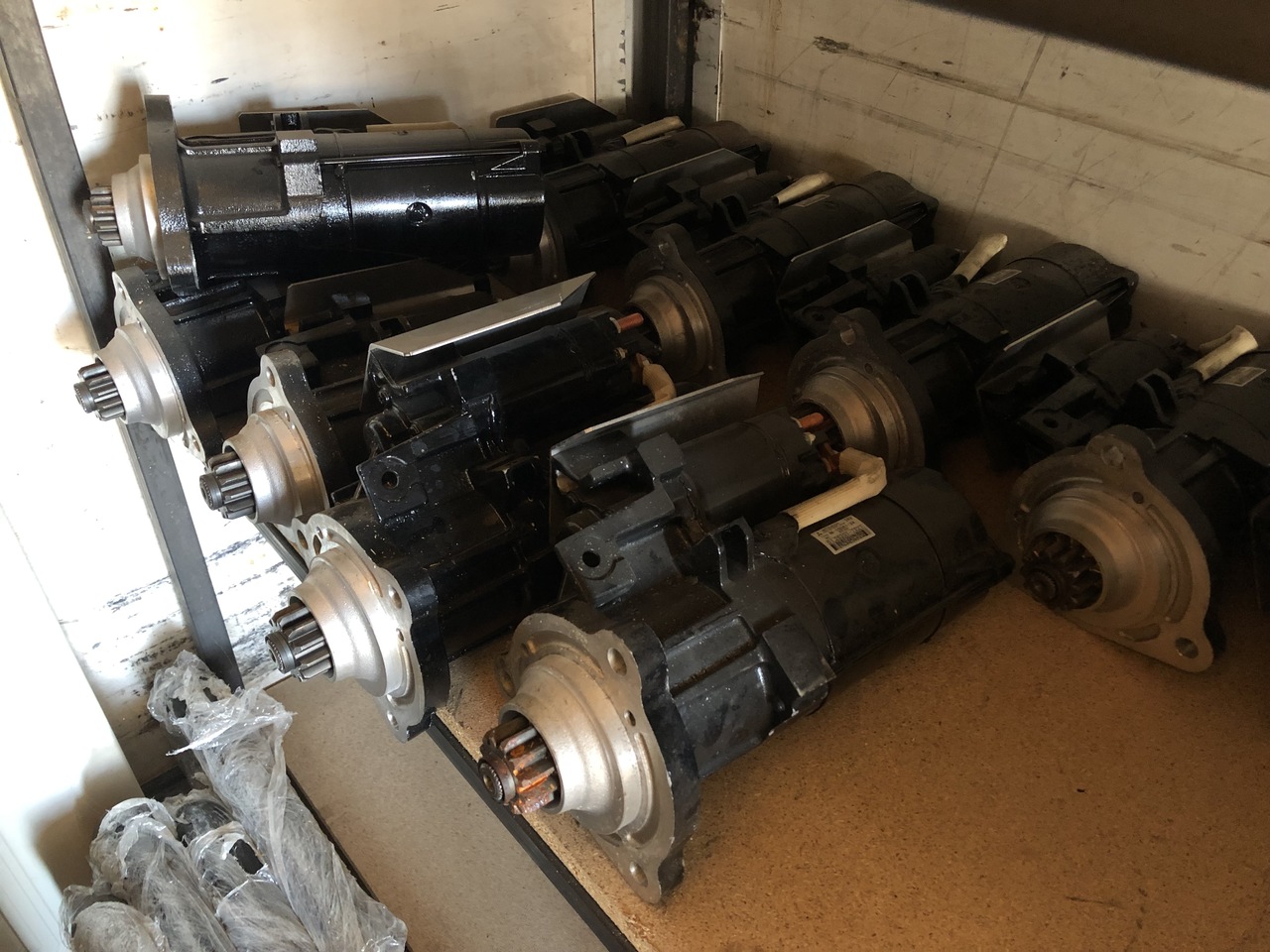MAN STARTING MOTOR 24V MITSUBISHI - Стартер за Камион: снимка 4 MAN STARTING MOTOR 24V MITSUBISHI - Стартер за Камион: снимка 4