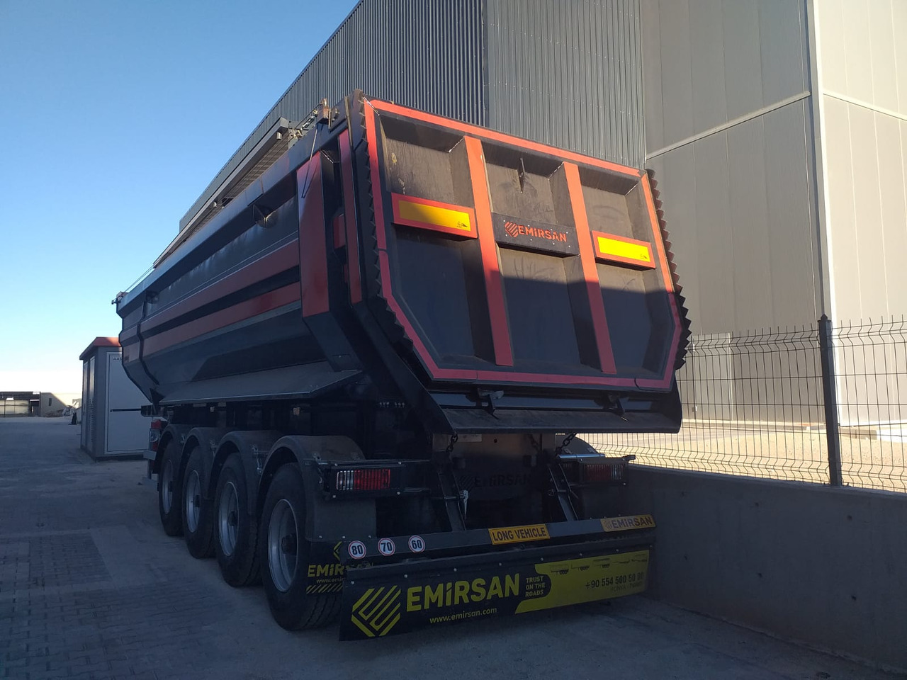 Нови Самосвал полуремарке EMIRSAN SELF-STEERING, 4 AXLE U TYPE TIPPER: снимка 6 Нови Самосвал полуремарке EMIRSAN SELF-STEERING, 4 AXLE U TYPE TIPPER: снимка 6