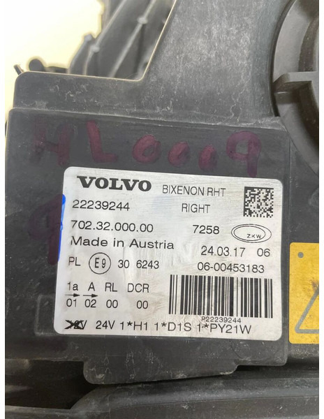Volvo FH4 - Преден фар: снимка 2 Volvo FH4 - Преден фар: снимка 2