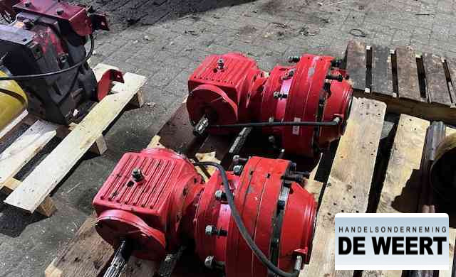 Trioliet tandwielkast , haakse aandrijving , trioliet mengwagen - Скоростна кутия за Селскостопанска техника: снимка 2 Trioliet tandwielkast , haakse aandrijving , trioliet mengwagen - Скоростна кутия за Селскостопанска техника: снимка 2