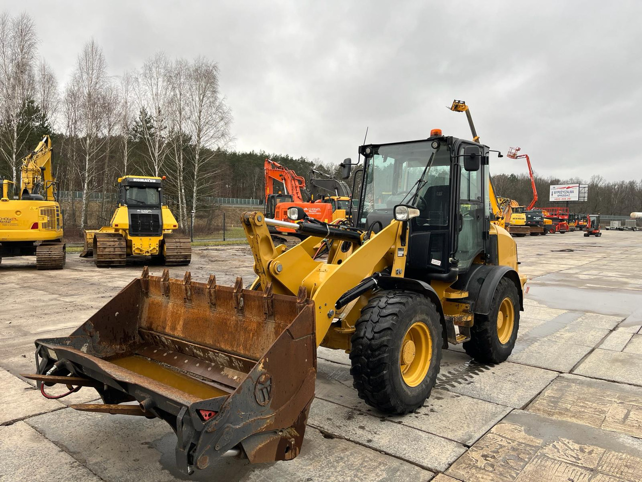 Caterpillar 908M - Колесен товарач: снимка 1 Caterpillar 908M - Колесен товарач: снимка 1