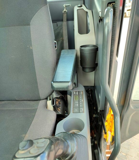 Верижен багер Komatsu PC210LC-11: снимка 13