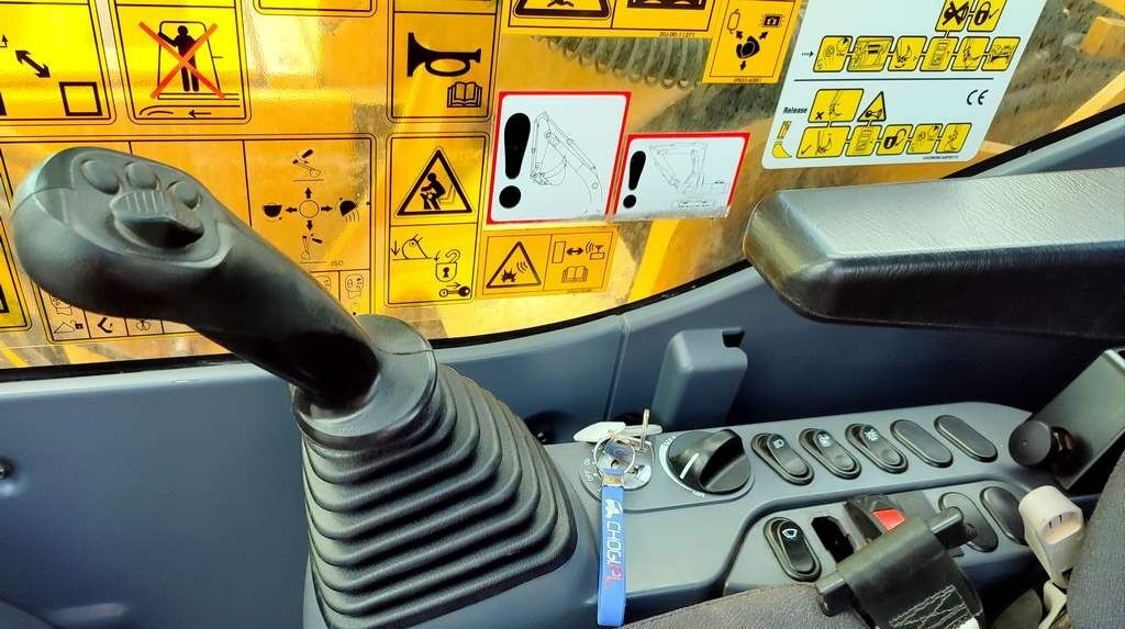 Верижен багер Komatsu PC210LC-11: снимка 12
