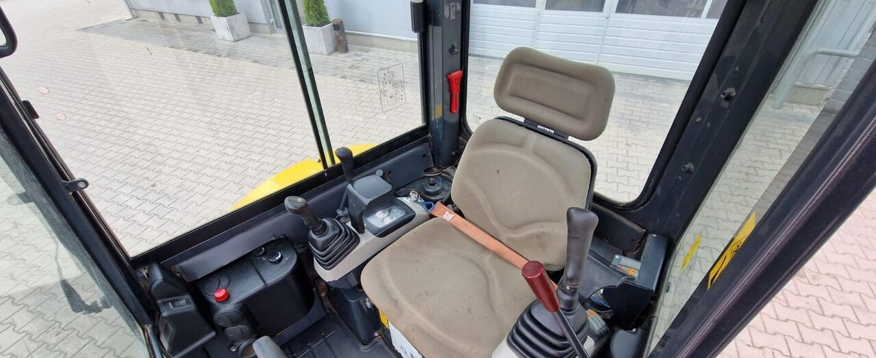 Мини багер Komatsu PC26MR-3: снимка 8