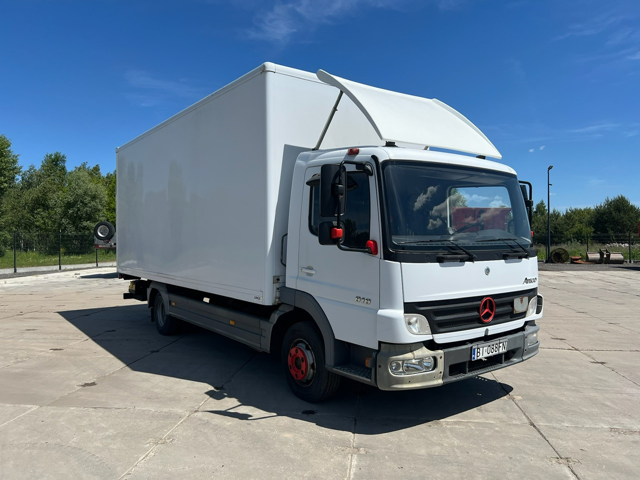 Mercedes-Benz ATEGO 818 dostawczy winda - Камион фургон: снимка 3 Mercedes-Benz ATEGO 818 dostawczy winda - Камион фургон: снимка 3