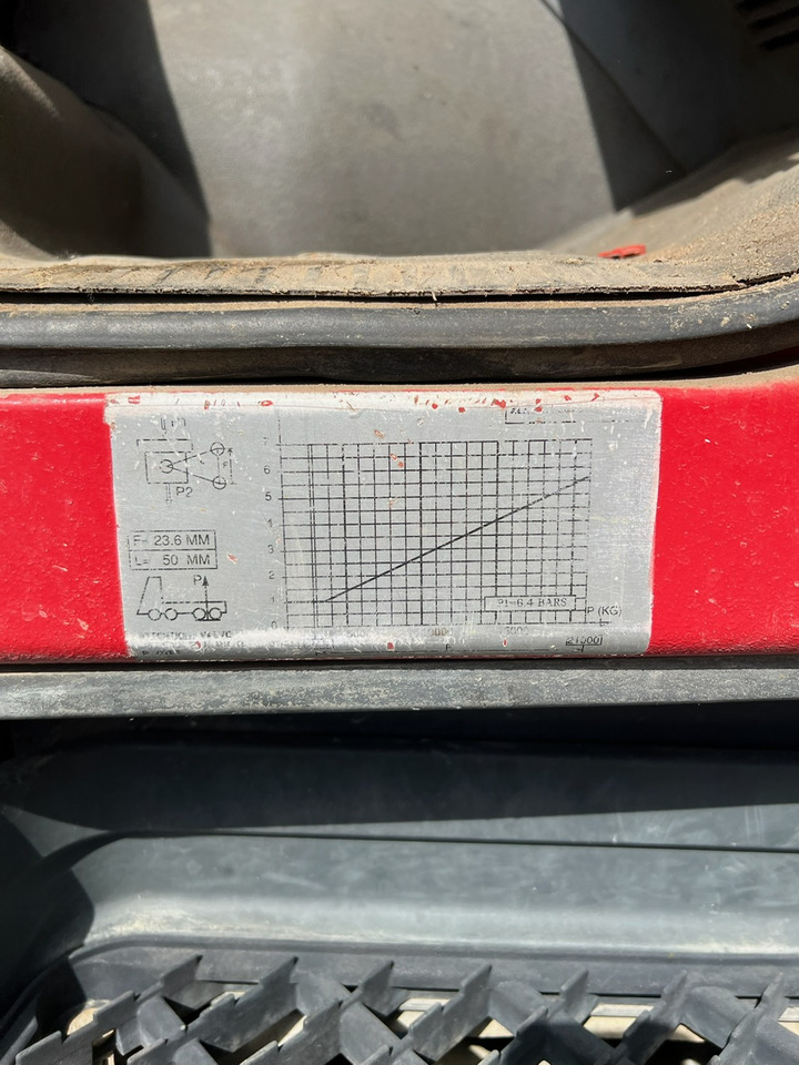 Renault Kerax 420 - Самосвал камион: снимка 2 Renault Kerax 420 - Самосвал камион: снимка 2