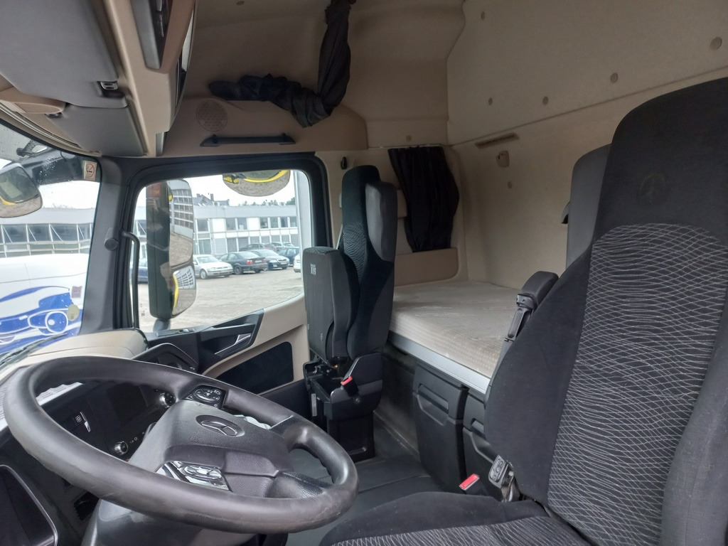 Влекач Mercedes-Benz ACTROS 1845 LS: снимка 10 Влекач Mercedes-Benz ACTROS 1845 LS: снимка 10