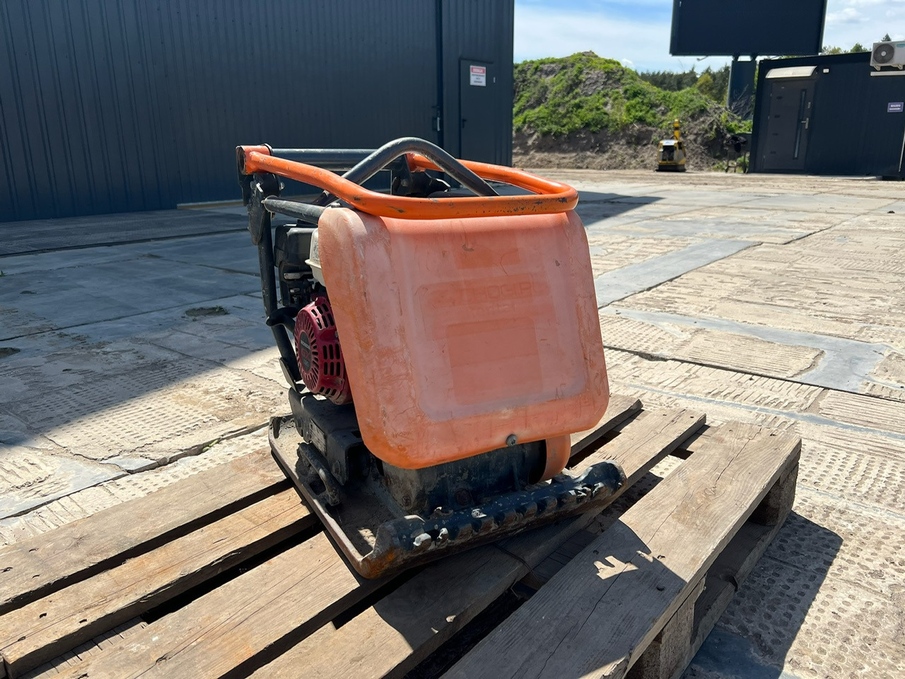 Zagęszczarka ALTRAD BELLE FC4000E PCX13/40 - Виброплоча: снимка 3 Zagęszczarka ALTRAD BELLE FC4000E PCX13/40 - Виброплоча: снимка 3