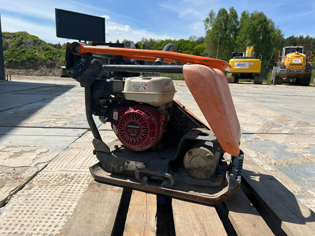 Zagęszczarka ALTRAD BELLE FC4000E PCX13/40 - Виброплоча: снимка 2 Zagęszczarka ALTRAD BELLE FC4000E PCX13/40 - Виброплоча: снимка 2