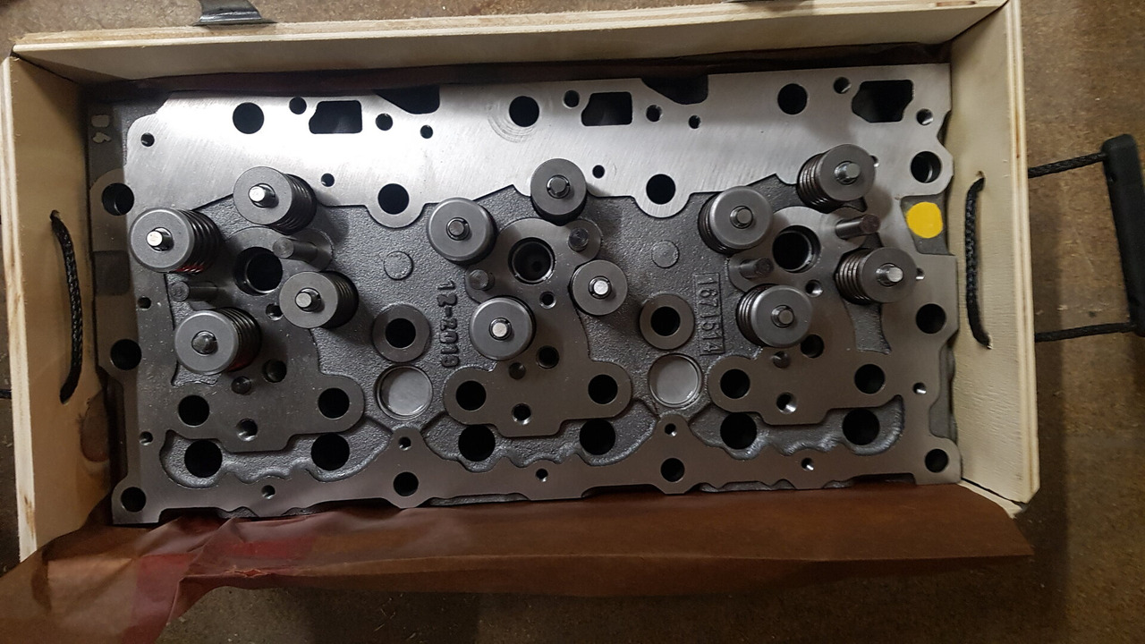 DAF XF95 EURO 3 ASSEMBLED CYLINDER HEAD FULL VALVE 1671514 - Глава на блока за Камион: снимка 1 DAF XF95 EURO 3 ASSEMBLED CYLINDER HEAD FULL VALVE 1671514 - Глава на блока за Камион: снимка 1