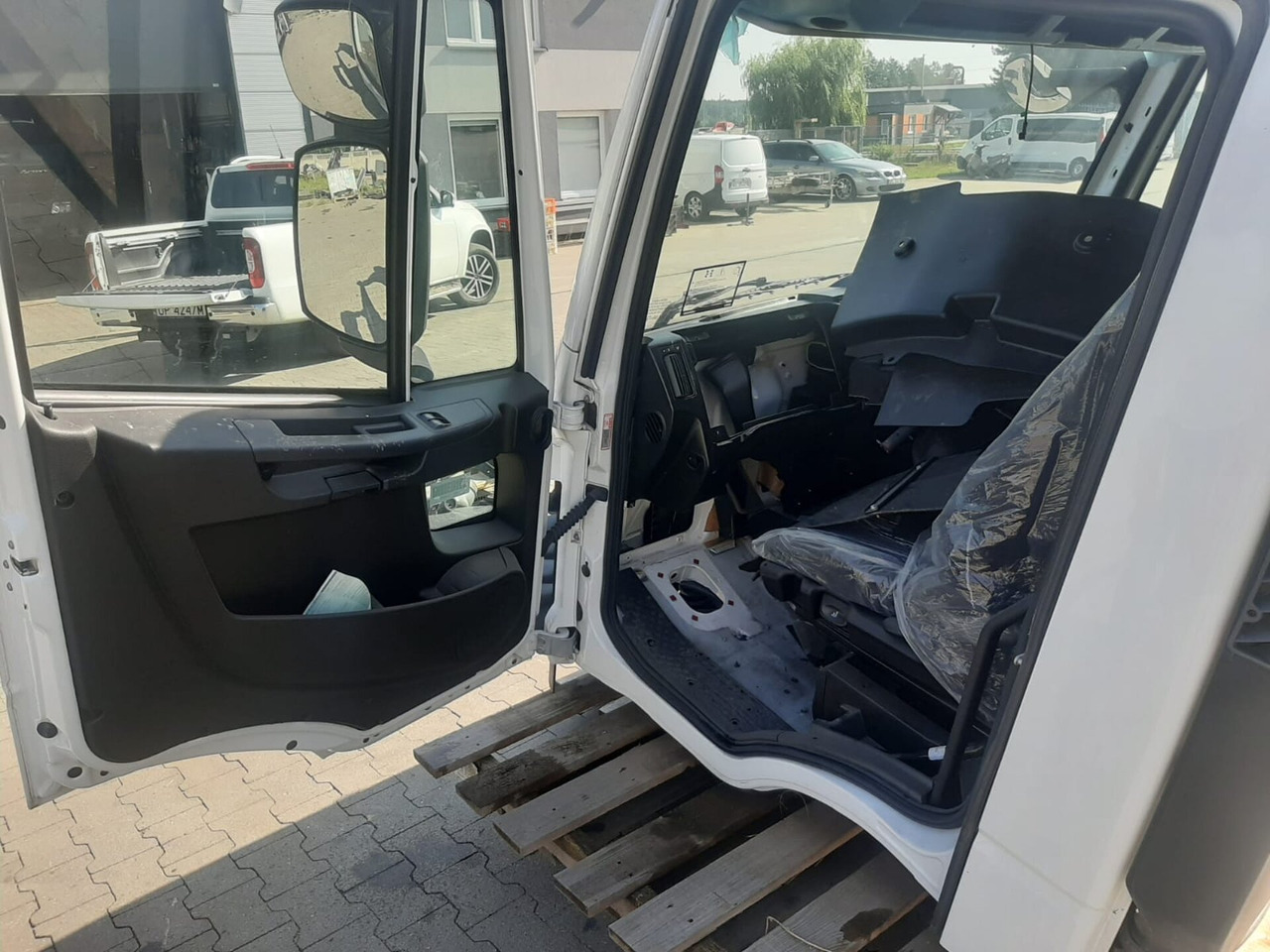 IVECO EUROCARGO 150-280 EURO 5-6 CABINE 4X4 NIEUW HANDMATIG 000135 - Кабина за Камион: снимка 2 IVECO EUROCARGO 150-280 EURO 5-6 CABINE 4X4 NIEUW HANDMATIG 000135 - Кабина за Камион: снимка 2