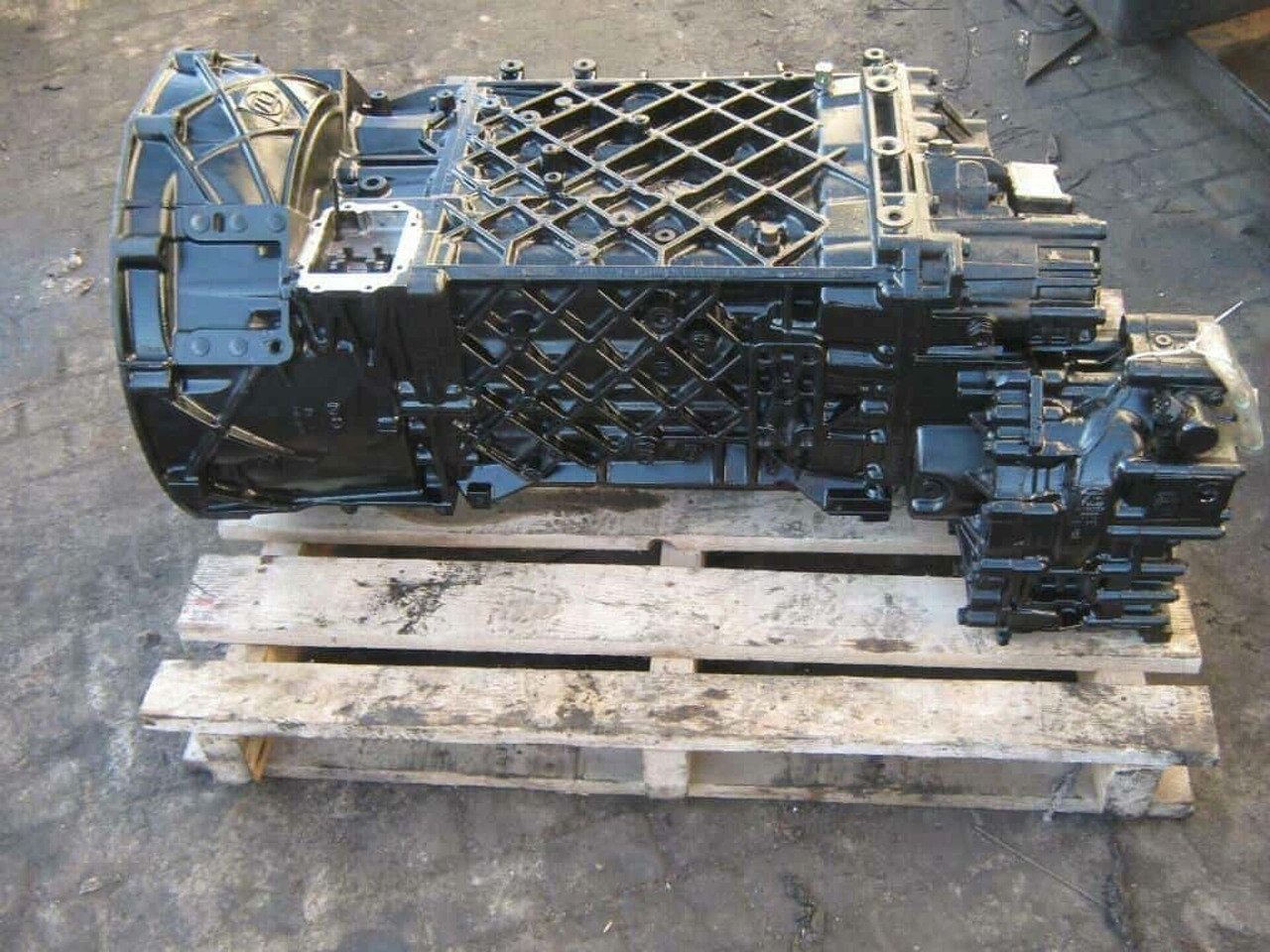 ZF16S221IT versnellingsbak met retarder 000275 used - Скоростна кутия за Камион: снимка 1 ZF16S221IT versnellingsbak met retarder 000275 used - Скоростна кутия за Камион: снимка 1