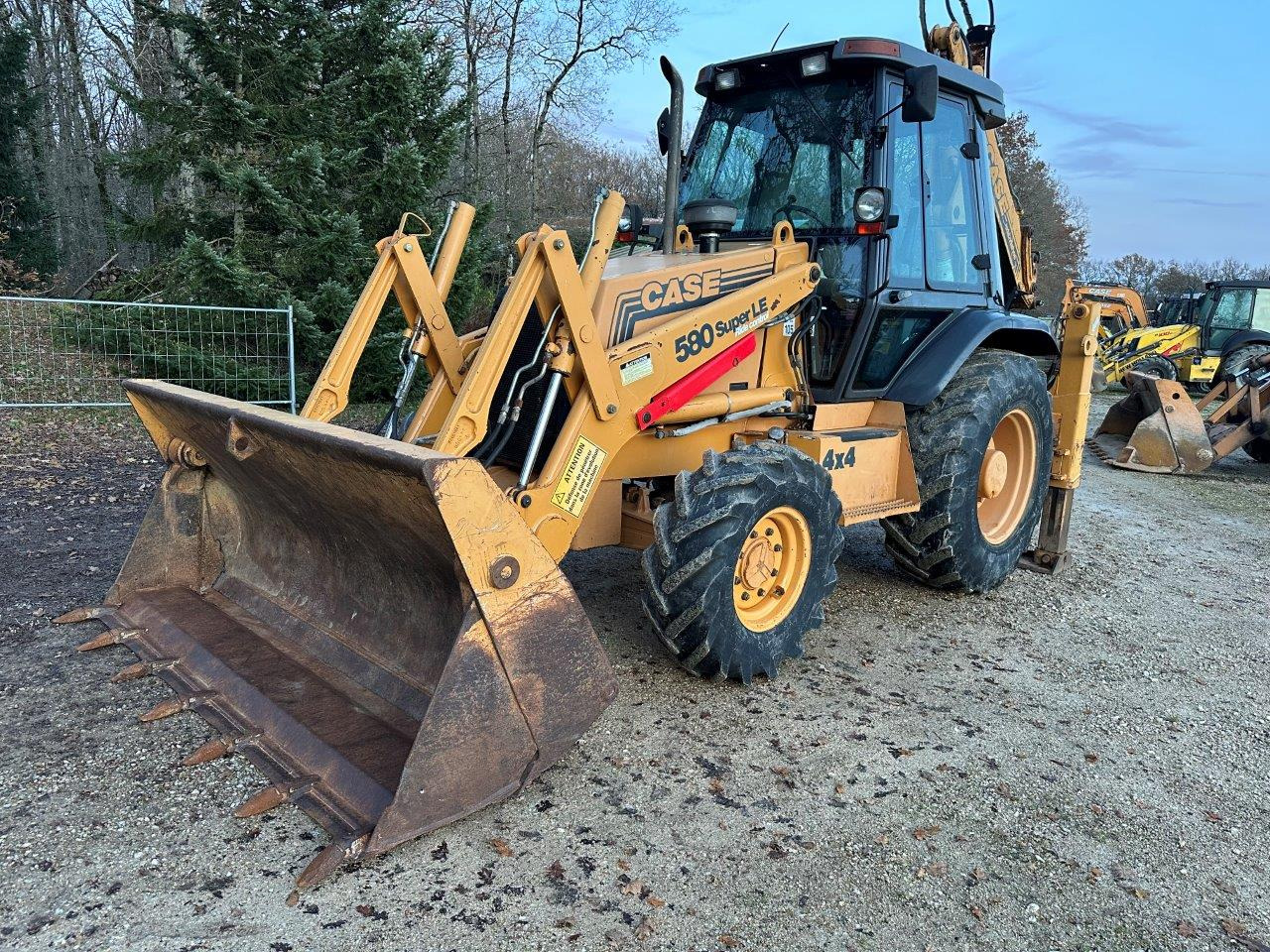 CASE 580 SLE - Багер-товарач: снимка 3 CASE 580 SLE - Багер-товарач: снимка 3