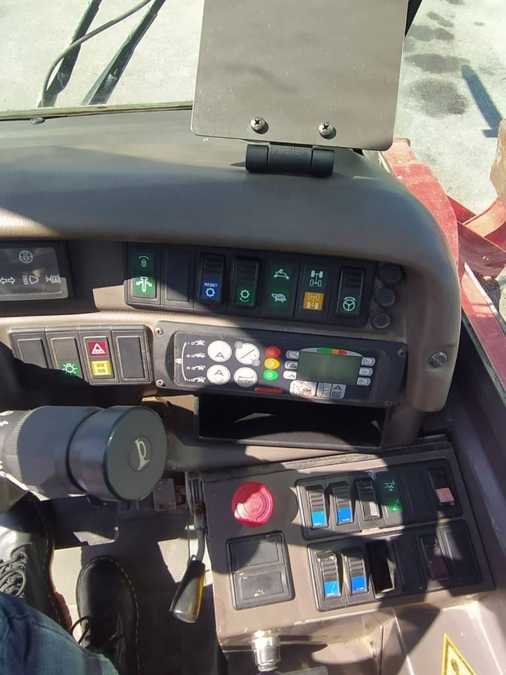 Manitou 1635 - Телескопичен товарач: снимка 4 Manitou 1635 - Телескопичен товарач: снимка 4