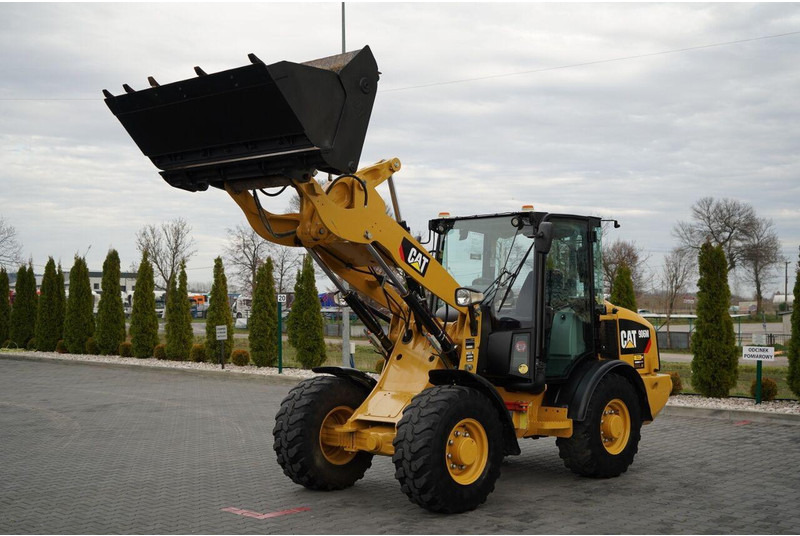 Caterpillar 906M / ŁADOWARKA KOŁOWA / 2019 ROK / ŁYŻKA SZCZĘKOWA / - Колесен товарач: снимка 1 Caterpillar 906M / ŁADOWARKA KOŁOWA / 2019 ROK / ŁYŻKA SZCZĘKOWA / - Колесен товарач: снимка 1