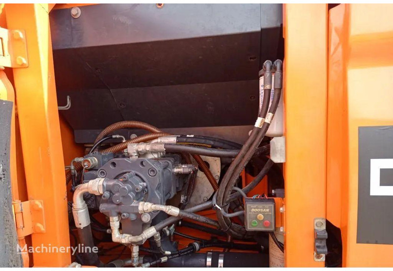 Верижен багер Doosan DX 140 LC-3 Crawler excavator: снимка 11 Верижен багер Doosan DX 140 LC-3 Crawler excavator: снимка 11