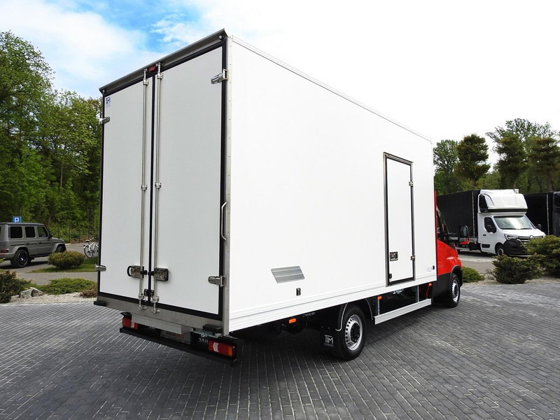 Iveco DAILY 35S18 NOWY KONTENER 10 PALET TEMPOMAT NAWIGACJA KLIMATYZAC - Лекотоварен автомобил фургон: снимка 3 Iveco DAILY 35S18 NOWY KONTENER 10 PALET TEMPOMAT NAWIGACJA KLIMATYZAC - Лекотоварен автомобил фургон: снимка 3