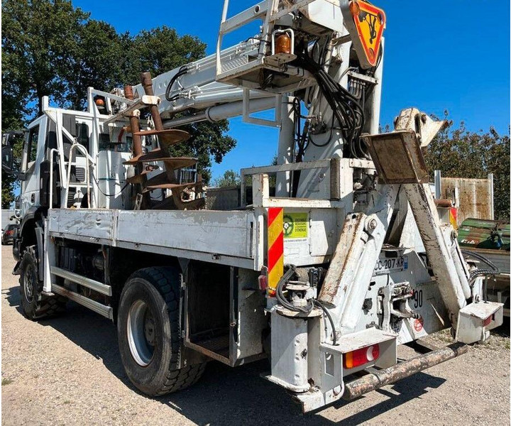 Iveco Trakker 360 - Drilling crane truck 4x4 - Пробивна машина: снимка 4 Iveco Trakker 360 - Drilling crane truck 4x4 - Пробивна машина: снимка 4
