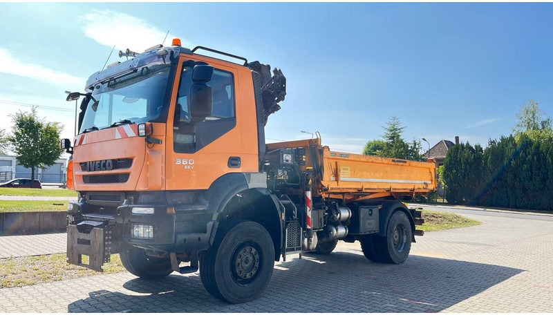 Iveco Trakker 360 EEV - 3 way tipper + crane - Самосвал камион, Камион с кран: снимка 2 Iveco Trakker 360 EEV - 3 way tipper + crane - Самосвал камион, Камион с кран: снимка 2