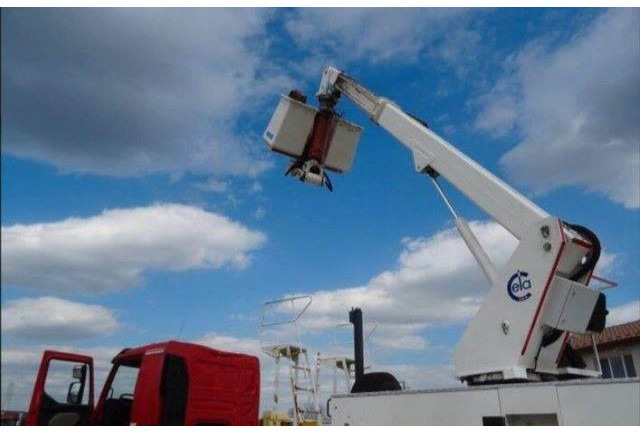 Renault KERAX 410.19 4x4 Emelőkosaras Cela 17m - Камион, Камион с кран: снимка 4 Renault KERAX 410.19 4x4 Emelőkosaras Cela 17m - Камион, Камион с кран: снимка 4