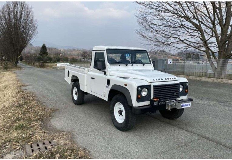 Land Rover Defender 110 - 2.2 Td4 4x4 Platós - Бордови бус: снимка 2 Land Rover Defender 110 - 2.2 Td4 4x4 Platós - Бордови бус: снимка 2