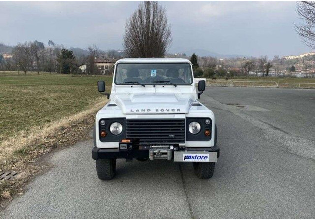 Land Rover Defender 110 - 2.2 Td4 4x4 Platós - Бордови бус: снимка 3 Land Rover Defender 110 - 2.2 Td4 4x4 Platós - Бордови бус: снимка 3