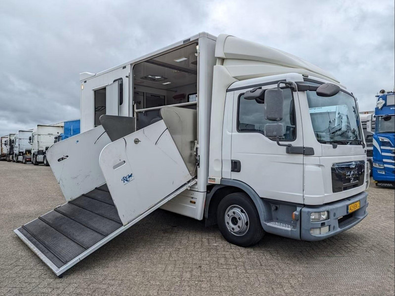 MAN TGL 12.250 - Horse transporter - Камион за коне: снимка 2 MAN TGL 12.250 - Horse transporter - Камион за коне: снимка 2